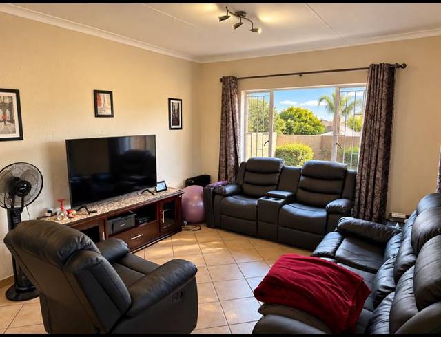 4 BEDROOM TOWNHOUSE FOR SALE IN AMBERFIELD